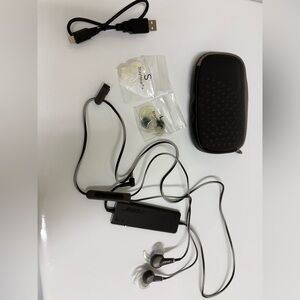Bose Quiet Comfort - Noise Canceling Black Wired Earphones with Accessories